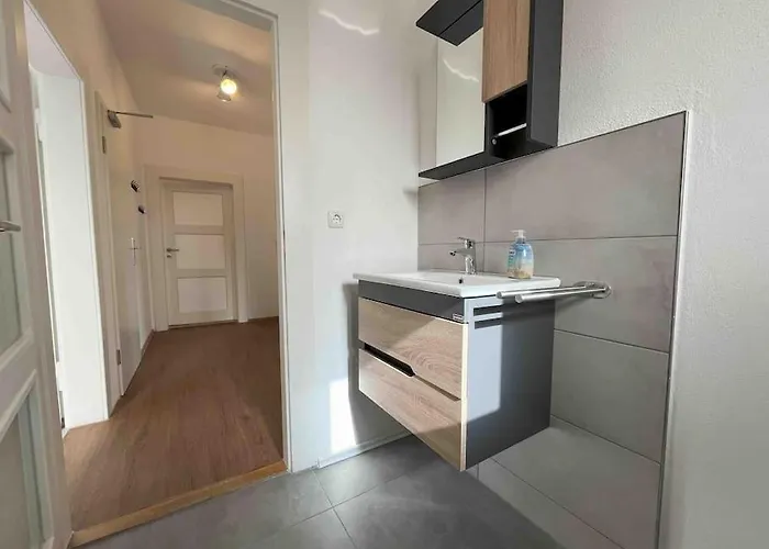 Sad232 - Moderne Monteurwohnung Uebergangswohnung Schwandorf in Bayern